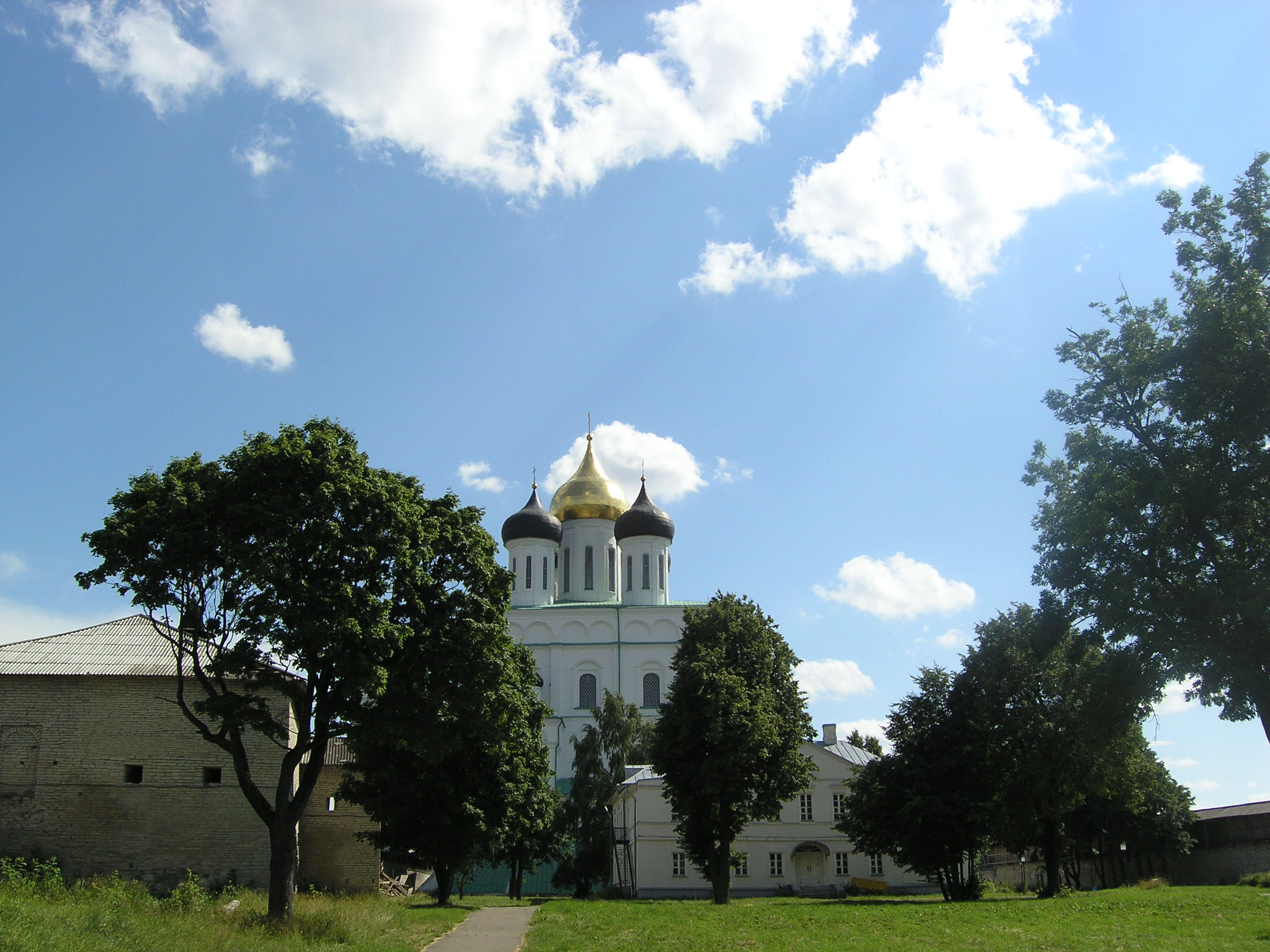 Псков (Кремль, д. 1). Дом причта Троицкого собора.