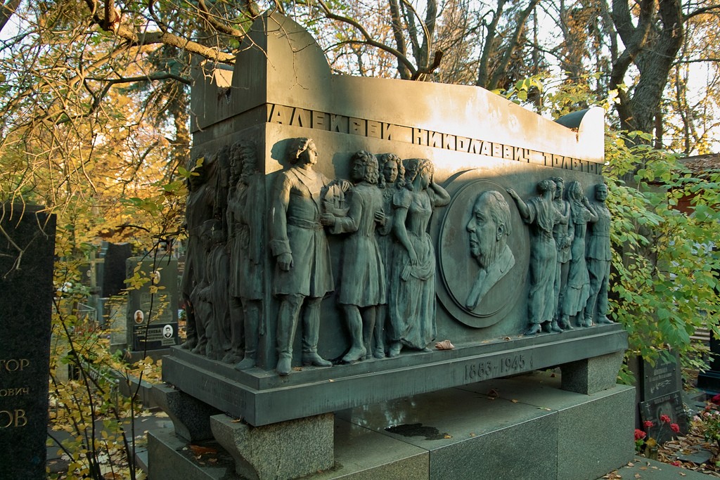 Могила Алексея Толстого.