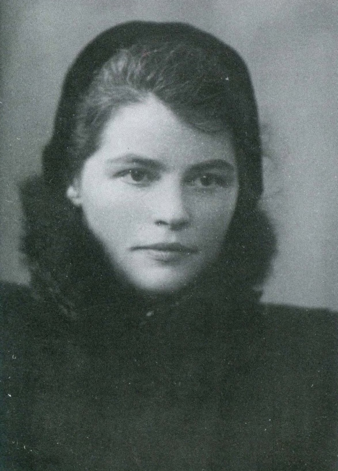 Наталья Варбанец. "Птица". Эту фотографию она прислала Л. Н. в лагерь в 1955 году.