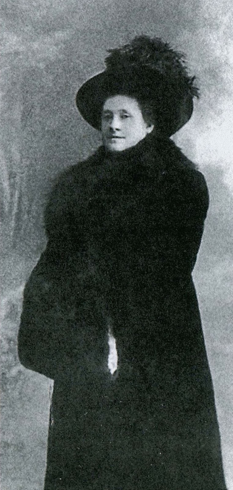 Александра Степановна Сверчкова, тётушка Л. Гумилёва. Лёва заменил ей рано умершего сына.