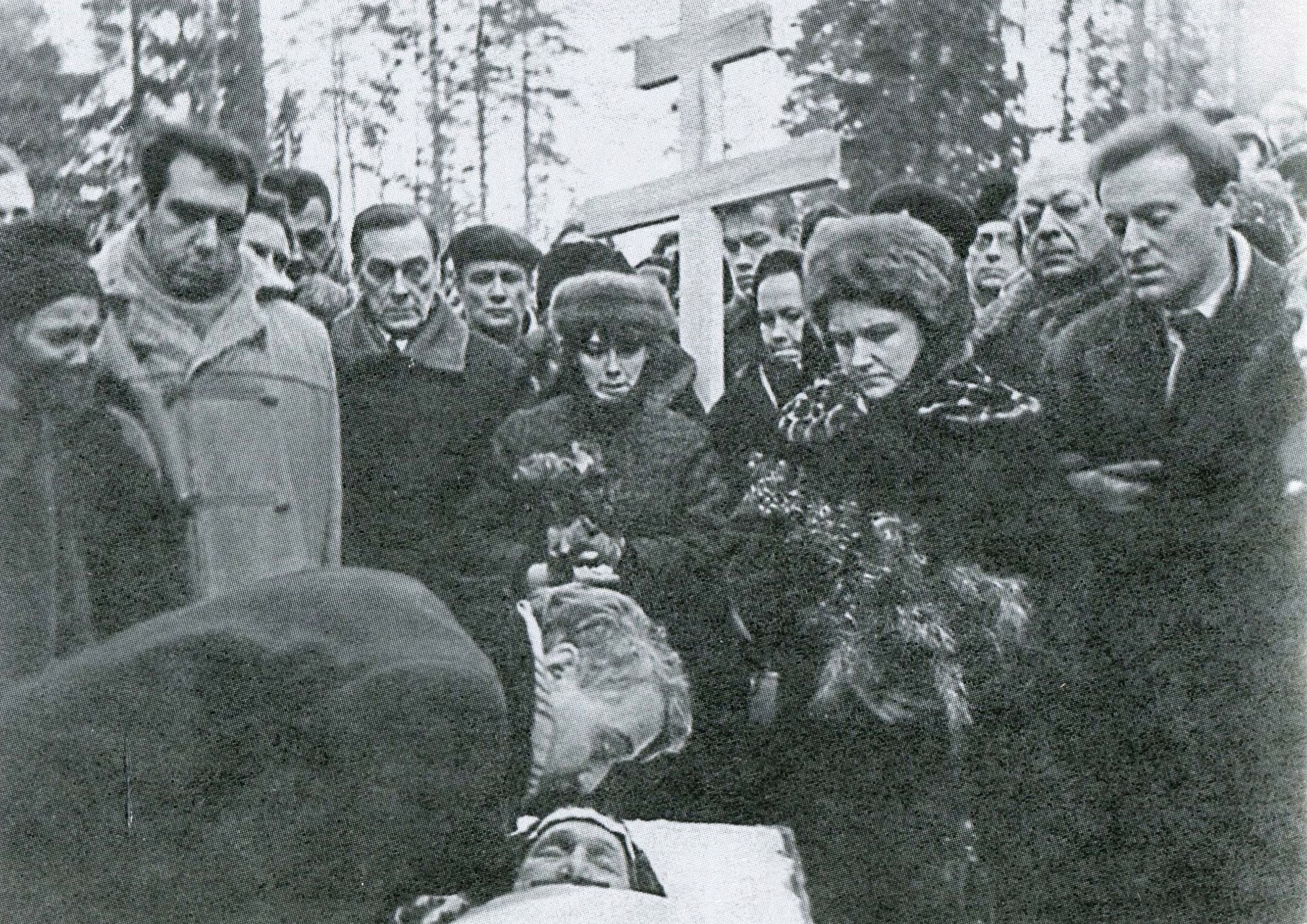 Похороны Анны Ахматовой. Комарово. 1966.