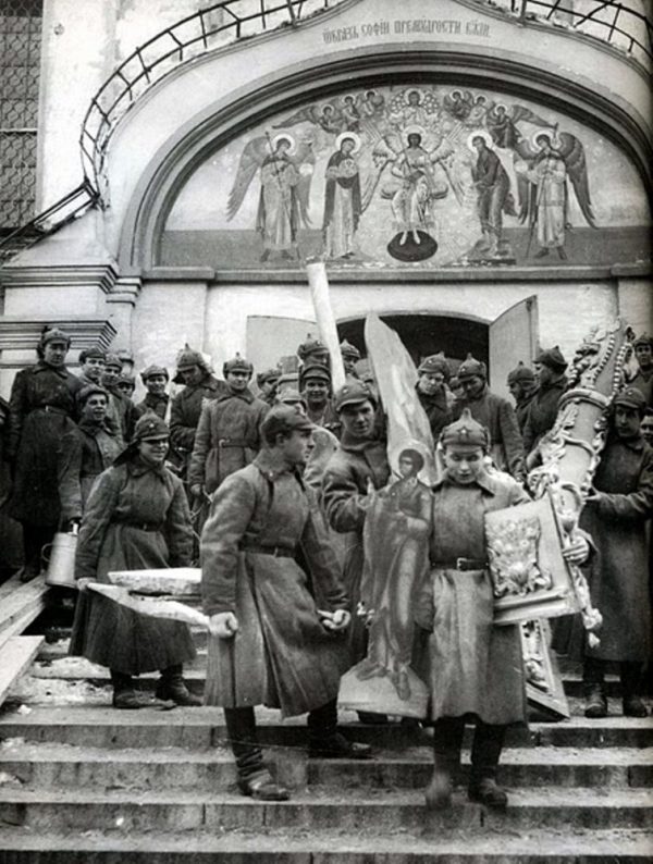1920-е гг. Разграбление Симонова монастыря.