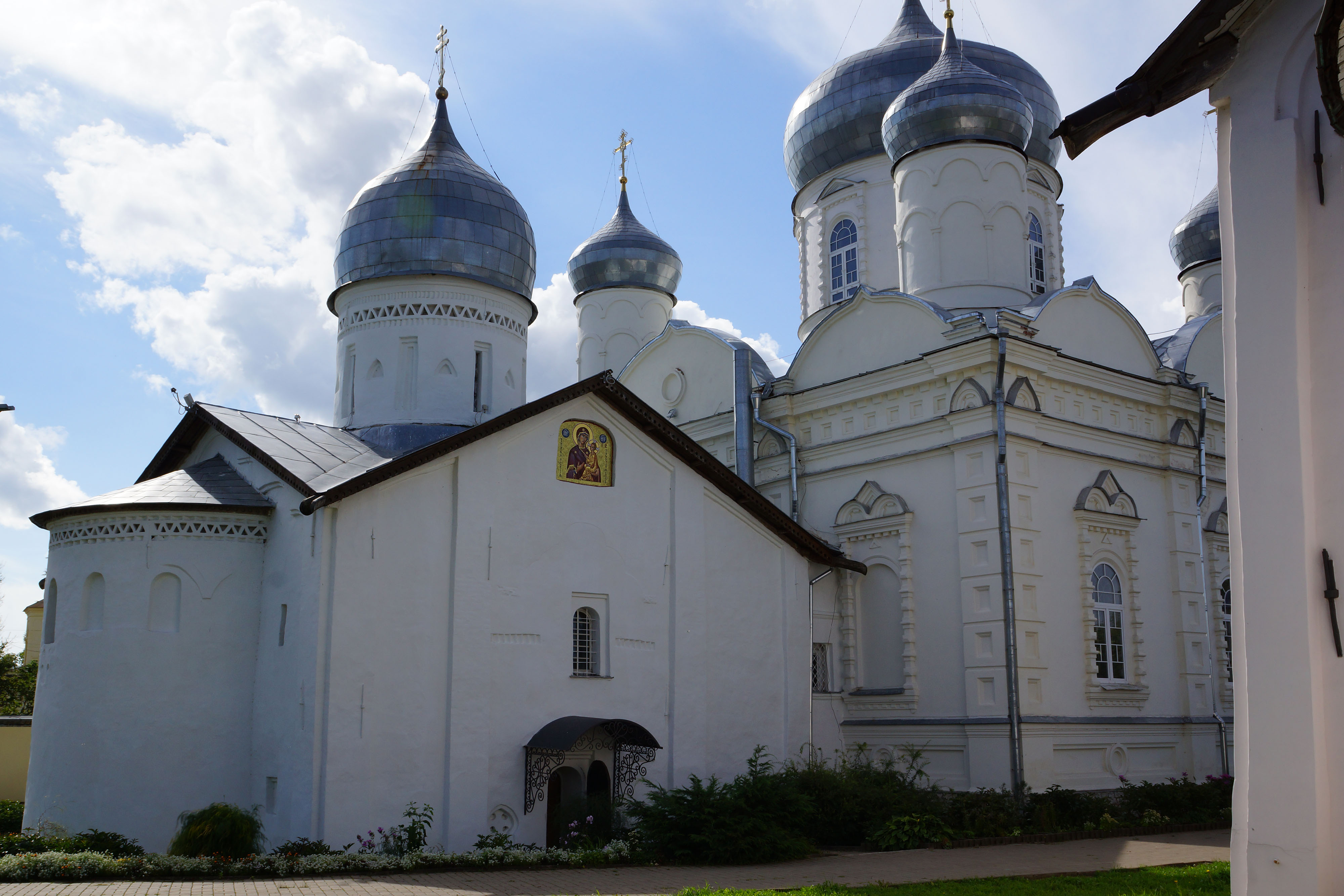 Великий Новгород. Церковь Покрова Богородицы Зверина монастыря.