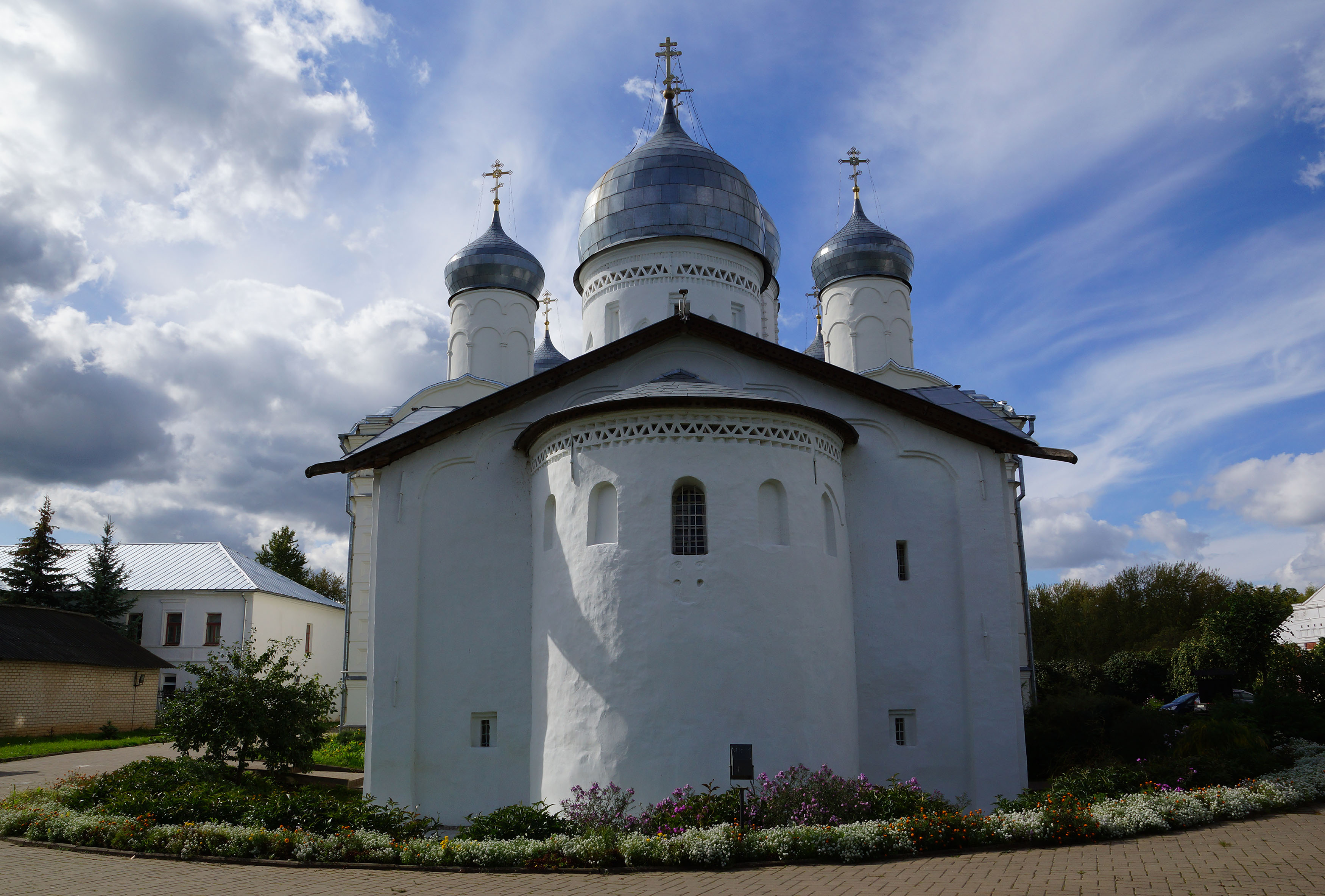 Великий Новгород. Зверин монастырь. Церковь Покрова Богородицы.