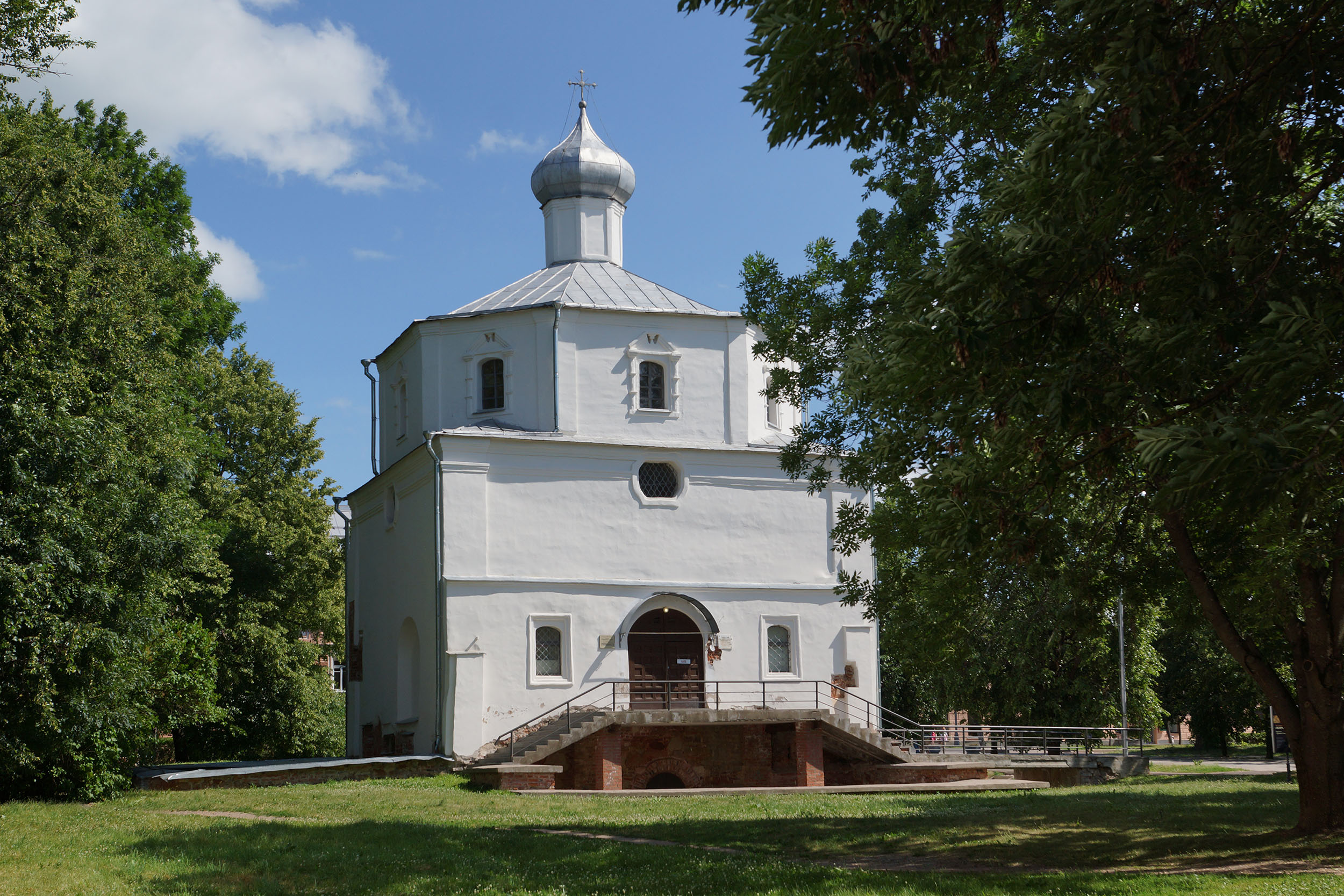 Великий Новгород. Ярославово дворище. Церковь Георгия на Торгу. 1356 год.