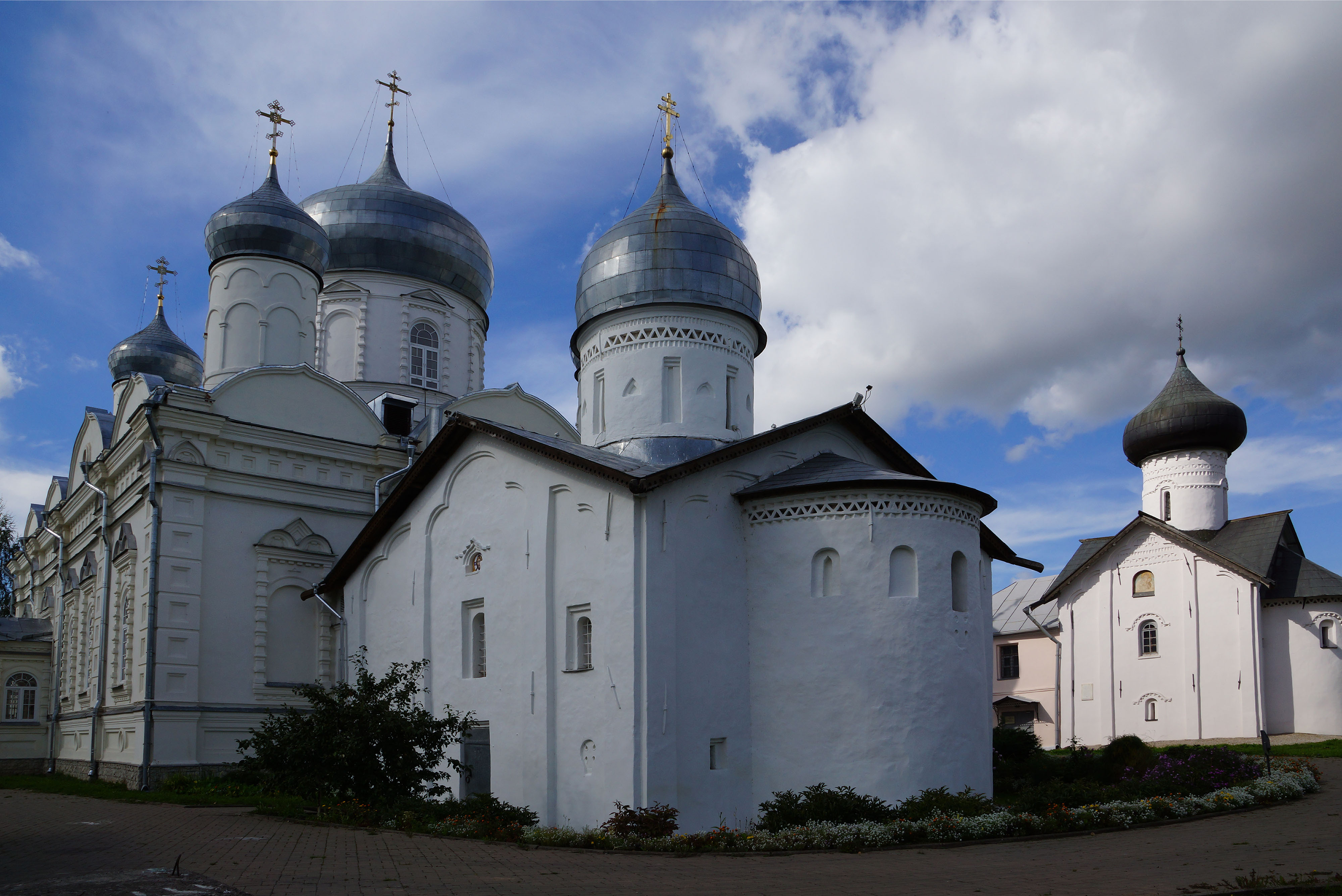 Великий Новгород. Панорама храмов Зверина монастыря с юго-востока. 