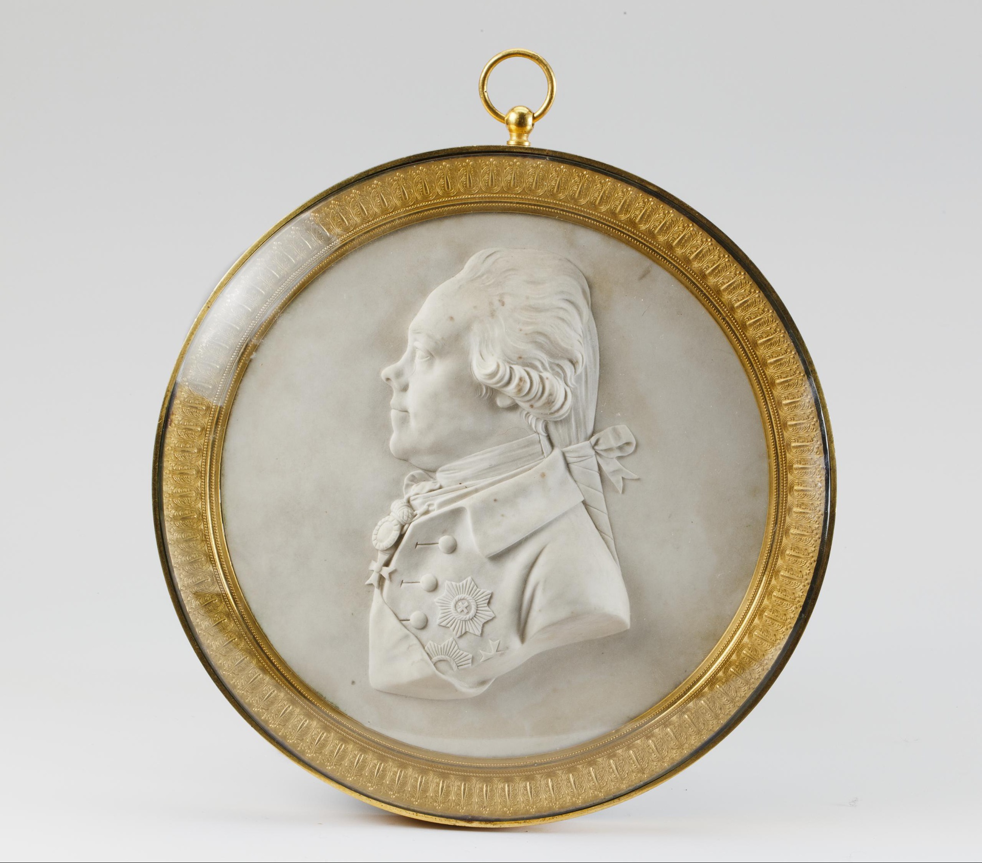 Медальон с портретом императора Павла I. 1798-1801. Императорский фарфоровый завод. Эрмитаж, Санкт-Петербург.