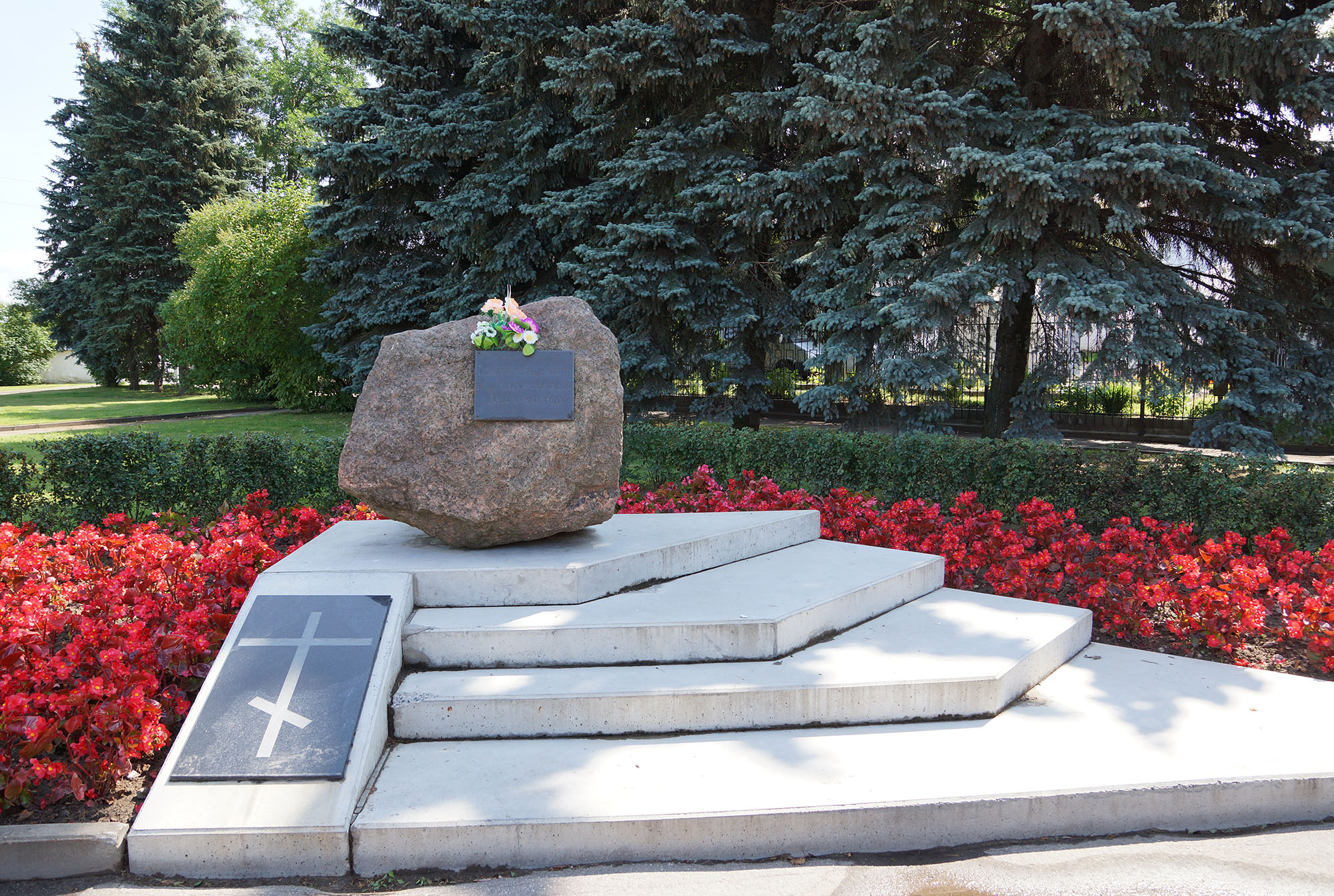 Псков. Площадь Ленина. Памятник первым жертвам фашистской оккупации Пскова в 1941 году.