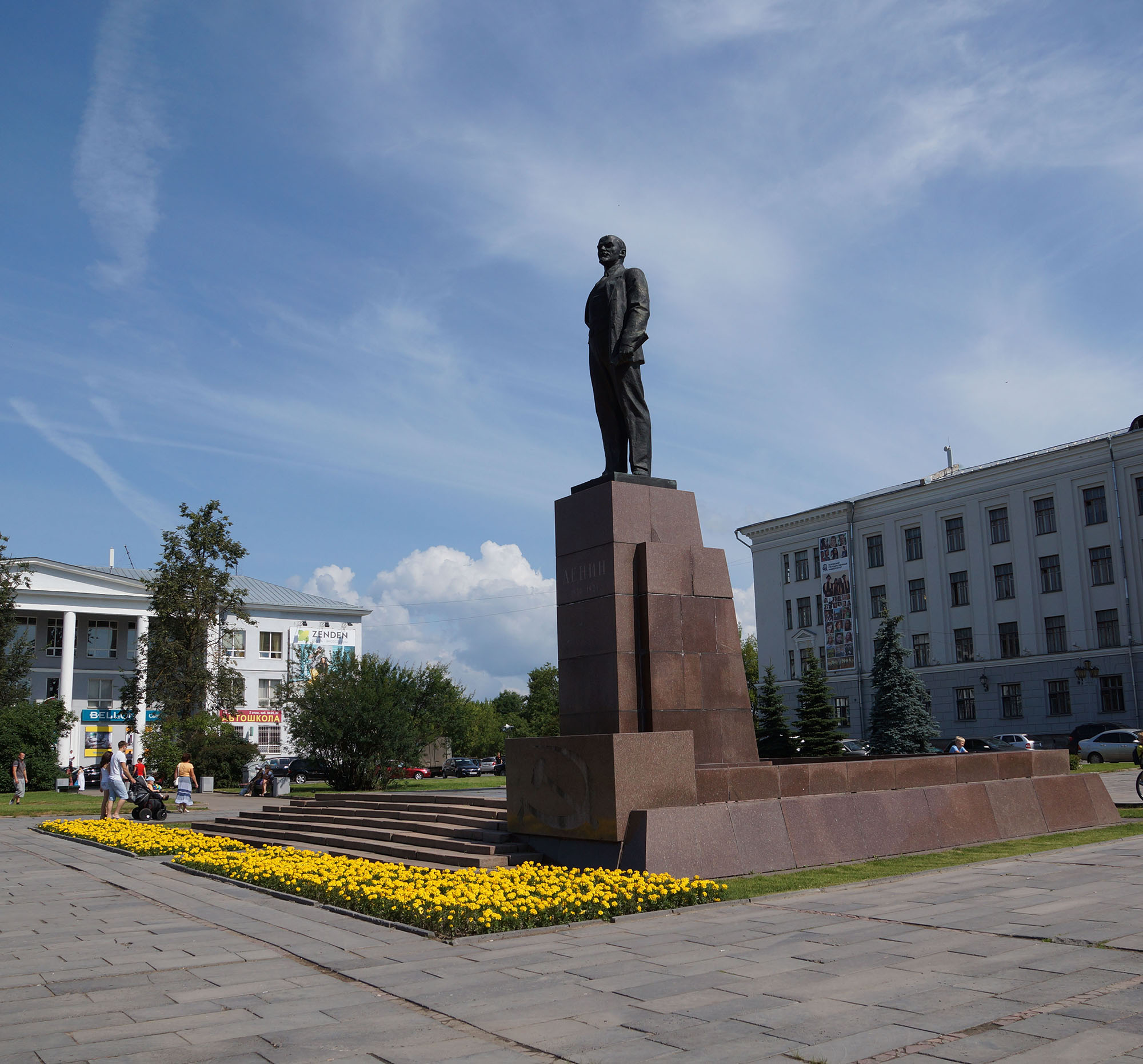 Псков. Площадь Ленина. Памятник В. И. Ленину.