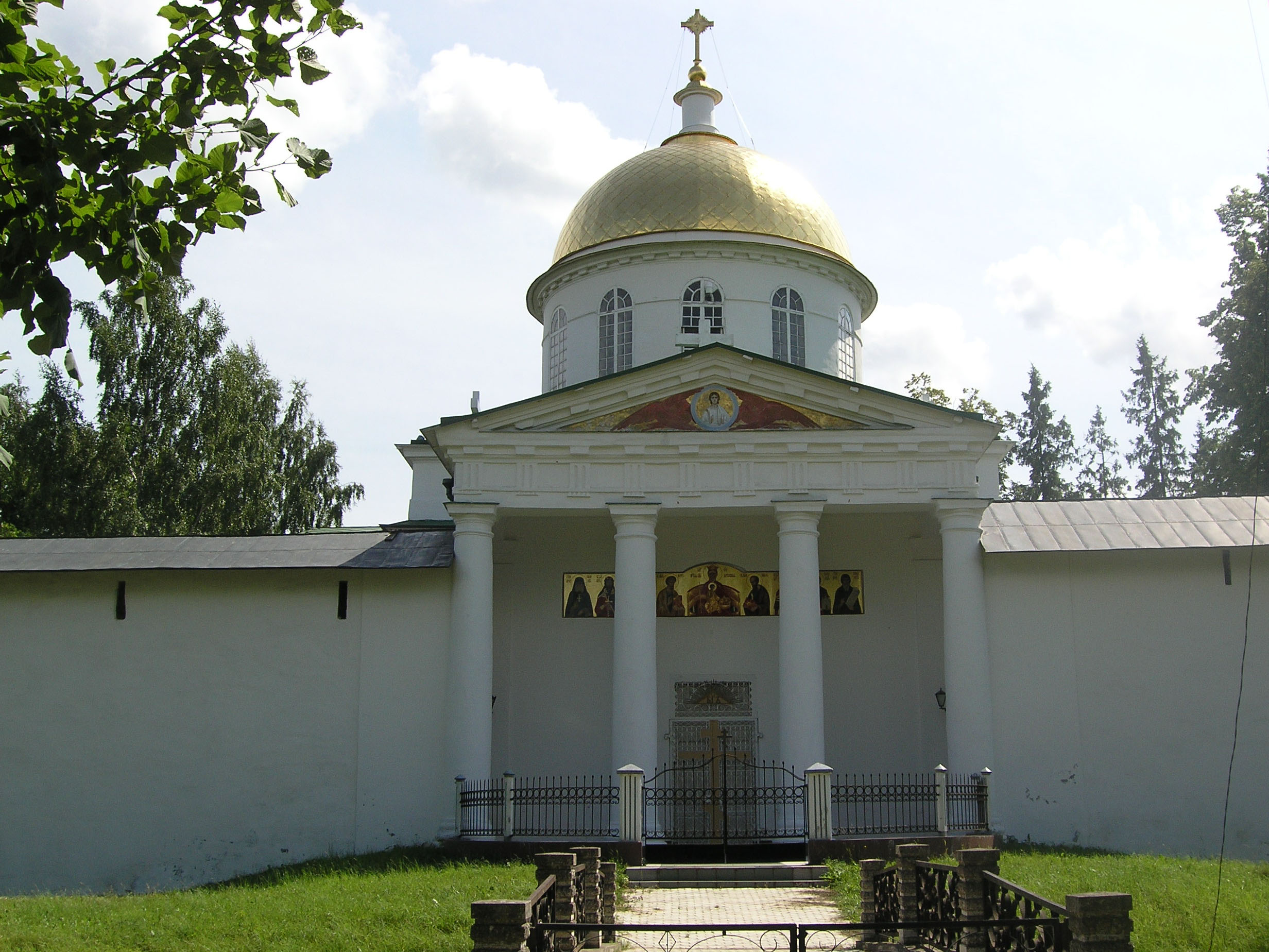 Псково-Печерский монастырь. Собор Михаила Архангела.