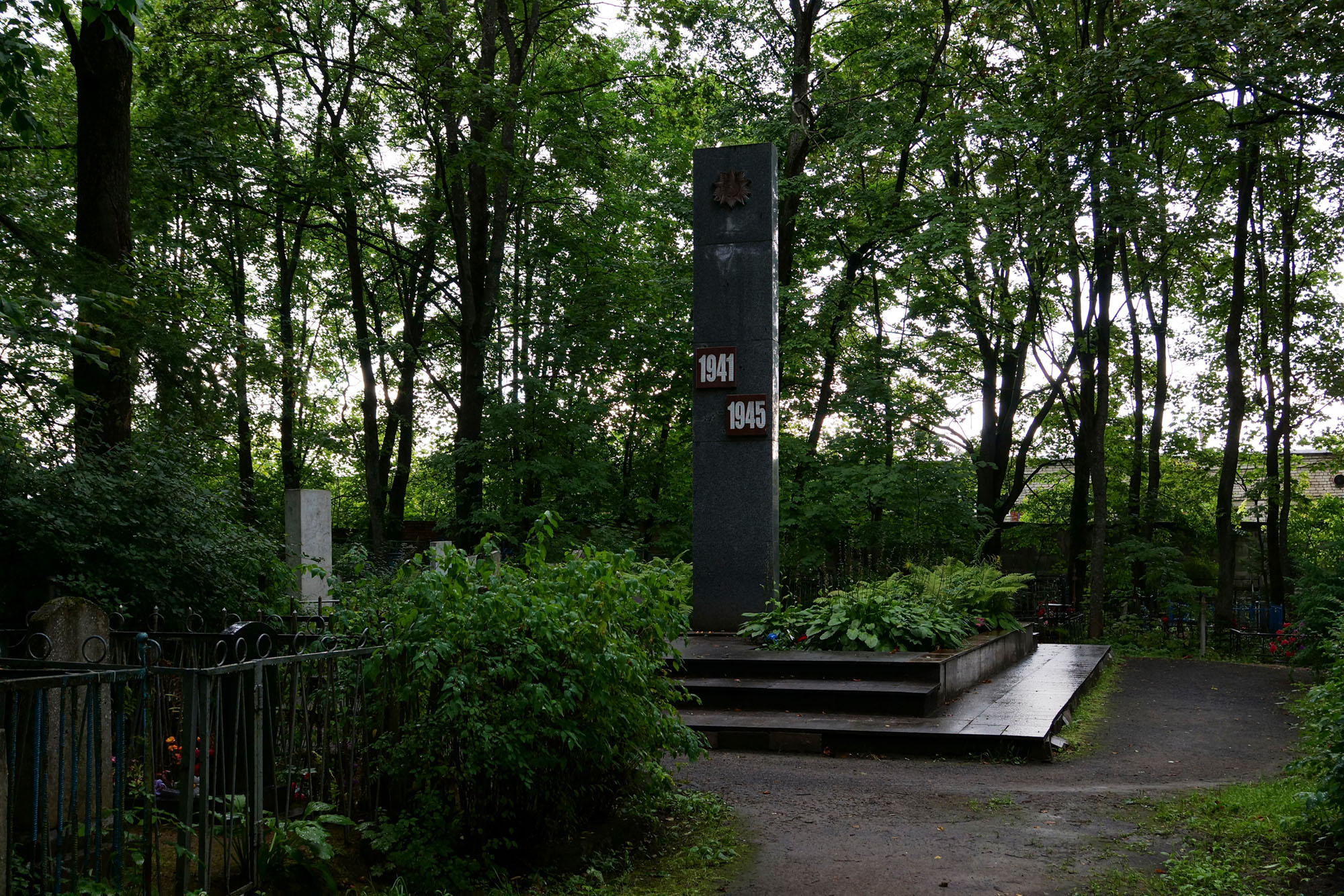 Псков (ул. коммунальная, Мироносицкое кладбище). Братская могила.