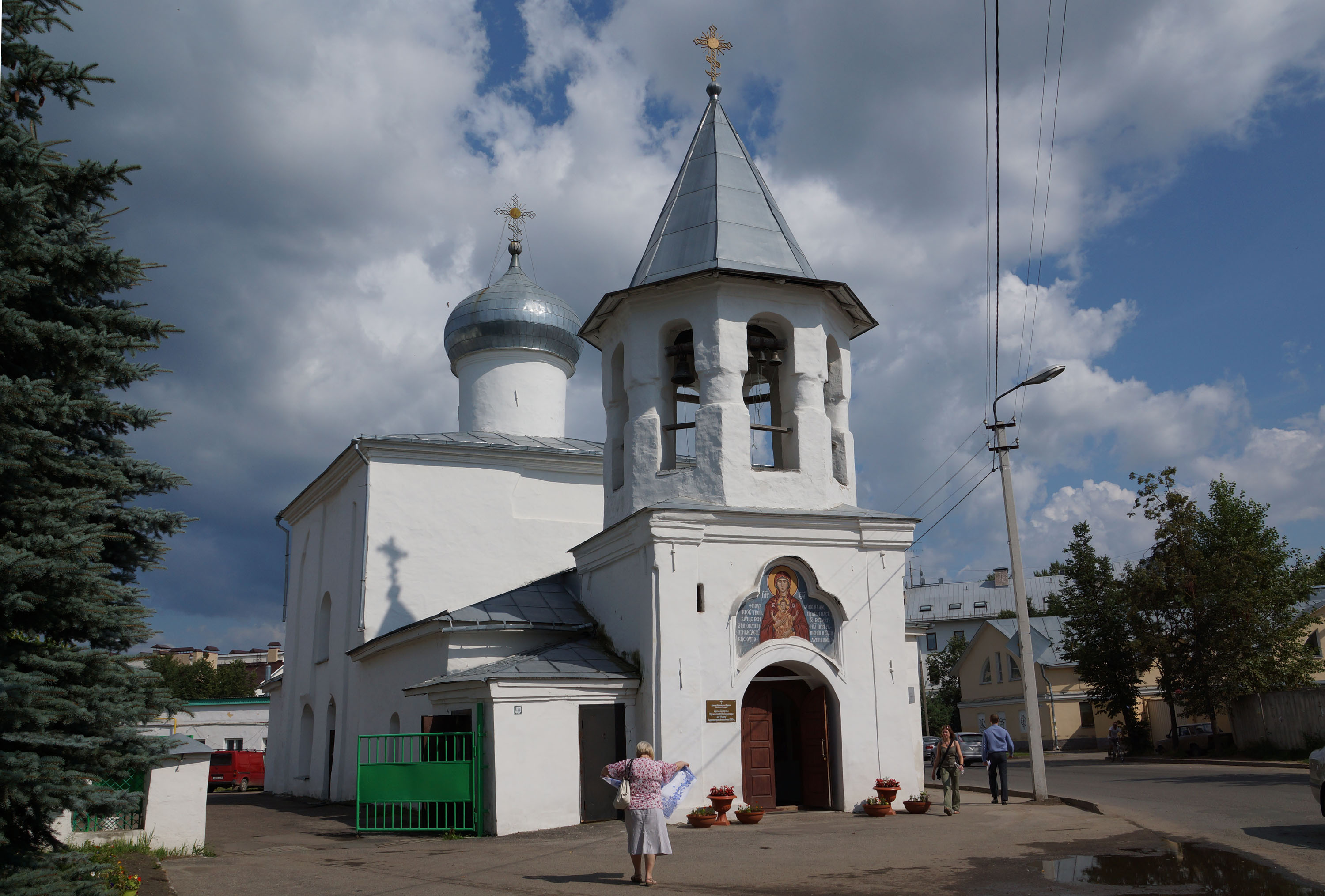Псков (ул. К. Маркса, д. 36). Церковь Покрова от Торга.