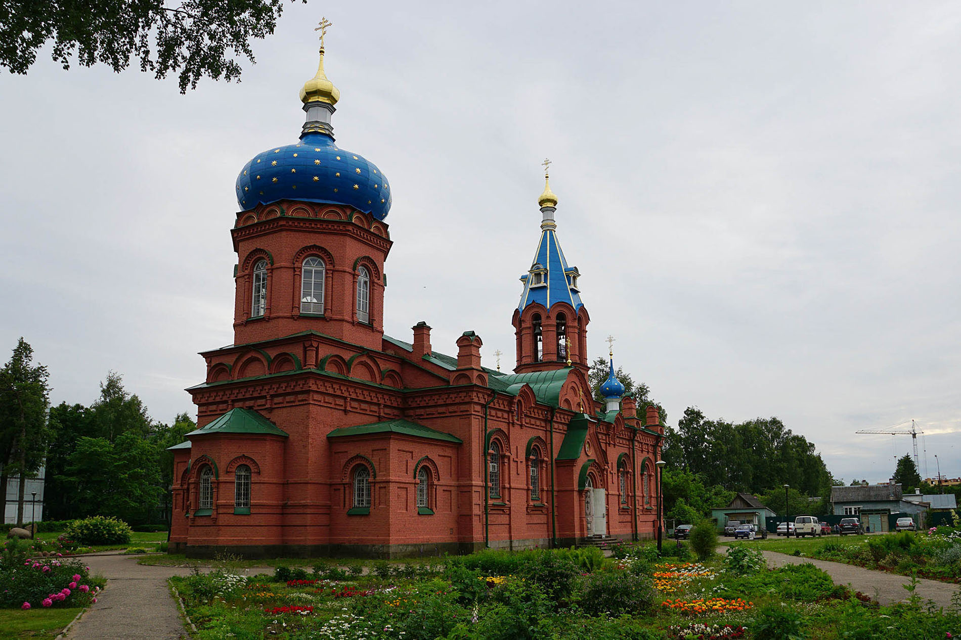 Псков (ул. Мирная, д. 1). Церковь Александра Невского Омского полка.