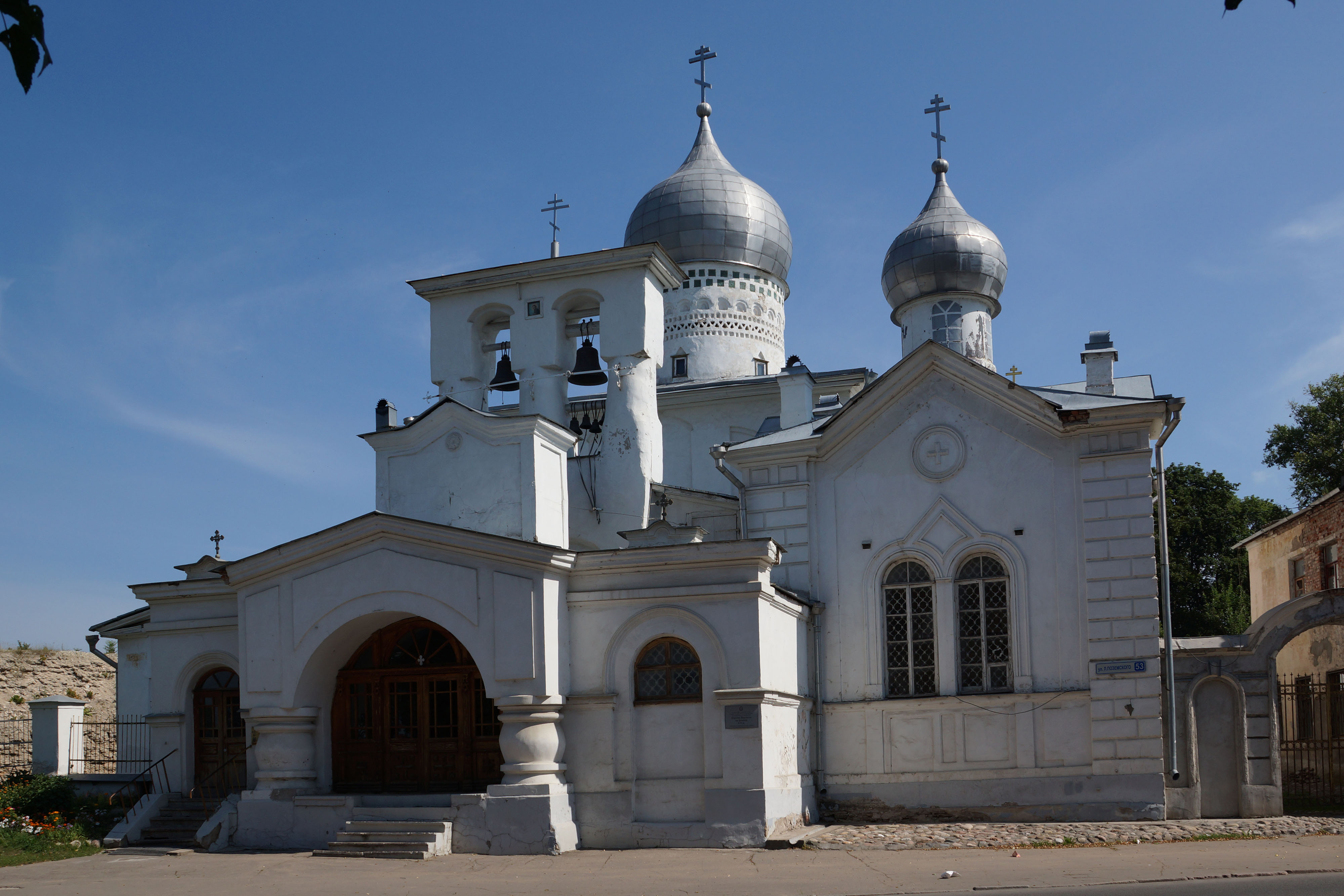 Псков (ул. Л. Поземского, д. 53). Церковь Варлаама Хутынского на Званице.