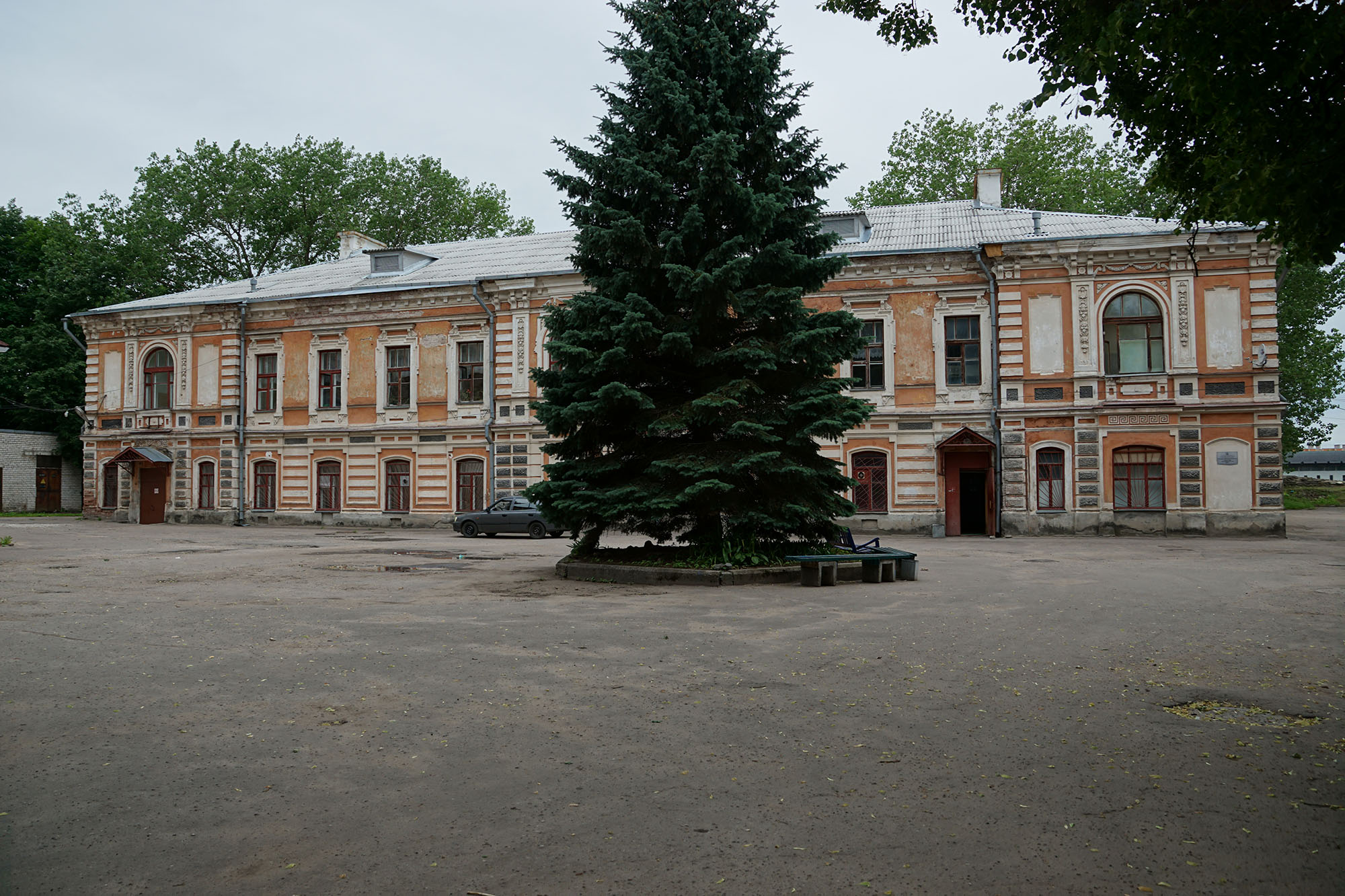Псков (ул. Профсоюзная, д. 10). Архиерейский дом на подворье Псково-Печерского монастыря.