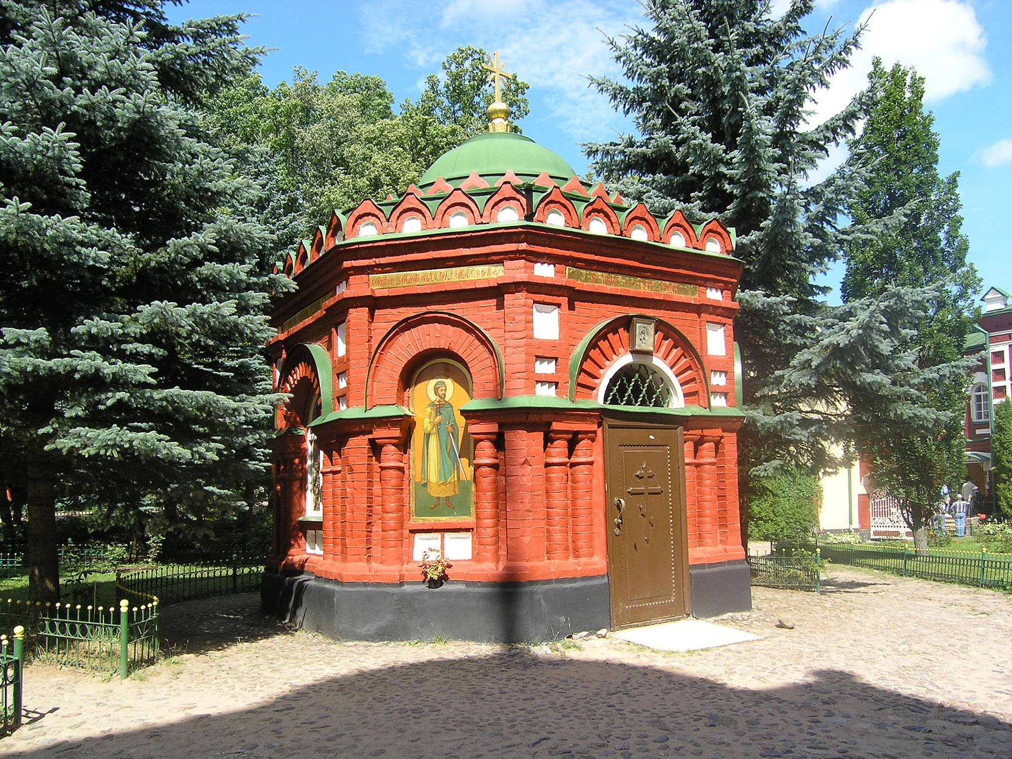 Псково-Печерский монастырь. Святой колодец (часовня).