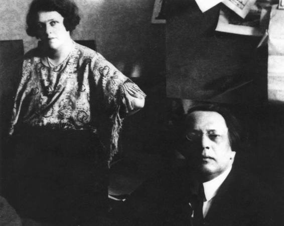 Наталья Крандиевская и Алексей Толстой. Около 1930.