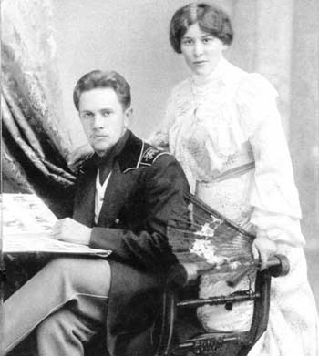 Алексей Николаевич Толстой со своей первой женой Юлией Рожанской.
