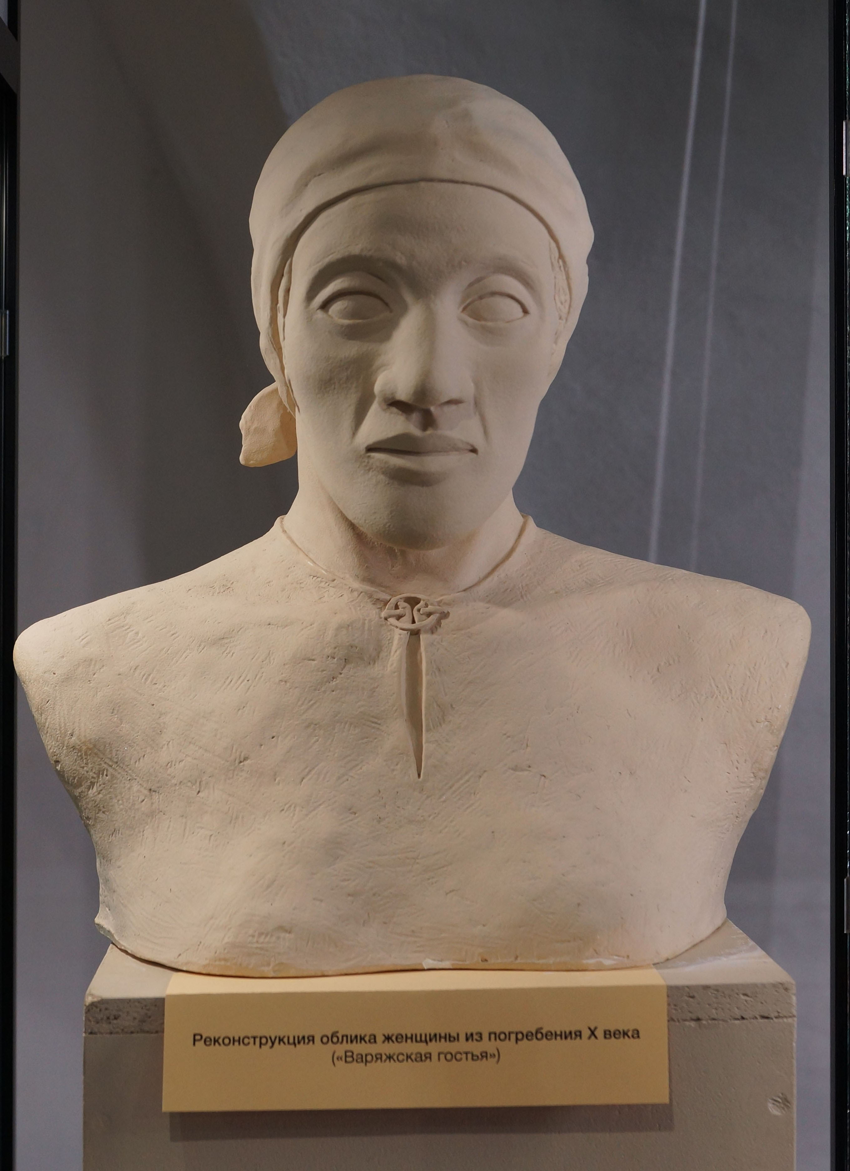 Реконструкция облика женщины из погребения Х века ("Варяжская гостья").