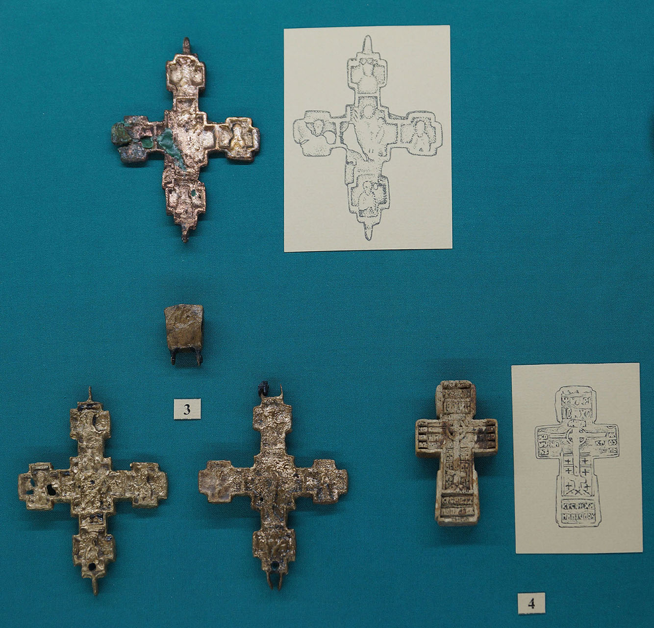 Створки крестов энколлионов, XII-XIII века. Крест нательный резной, XV-XVI века.